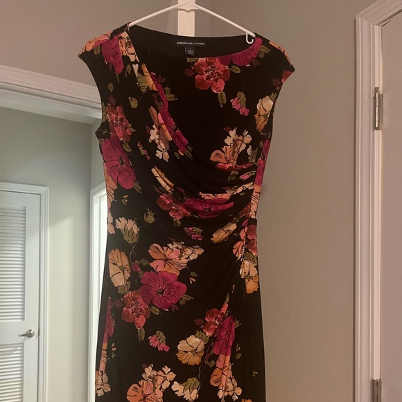 Fun dress for a party - Picture 2 of 3